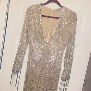 GLAMOROUS bodycon dress ( ALL OFFERS ACCEPTED)
